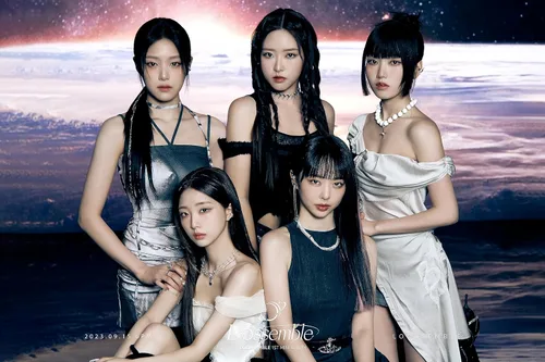 Vista 4 de LOOSEEMBLE Loossemble 1er contenido del mini álbum+tarjeta fotográfica+seguimiento sellado LOONA (EVER MUSIC Yeojin Version)