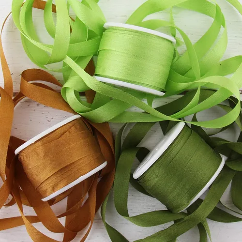 Vista 14 de Threadart Juego de cintas de seda - Tonos azules - Colección Five Spool - 100% seda pura - 55 yardas Coordinated set of soft 100% pure silk ribbon