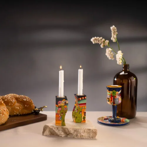 Vista 2 de Candelabros Shabbat - Juego judío - Yair Emanuel Fitted Shabat Candelabros Jerusalén (Bundle)
