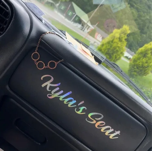 Vista 5 de Girlfriends Wife's Seat Spot Name Passenger Princess - Calcomanía de vinilo para coche, 9 pulgadas, opciones de color y fuente disponibles