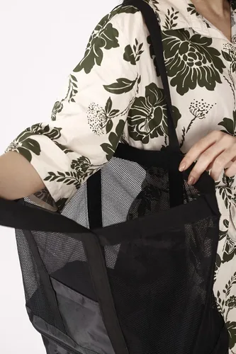 Vista 5 de Bolsa de playa para hombres y mujeres color negro de gran tamaño verano mar bolsa de playa 2 en 1 protección contra el calor y el frío utilizada