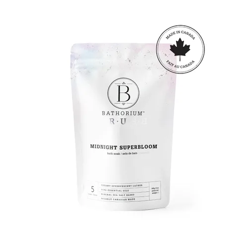 Vista 2 de Bathorium Midnight Superbloom Crush, baño de flores silvestres, lavanda, rosa, flor de guisante de mariposa, jazmín, sal del mar muerto, 21 onzas