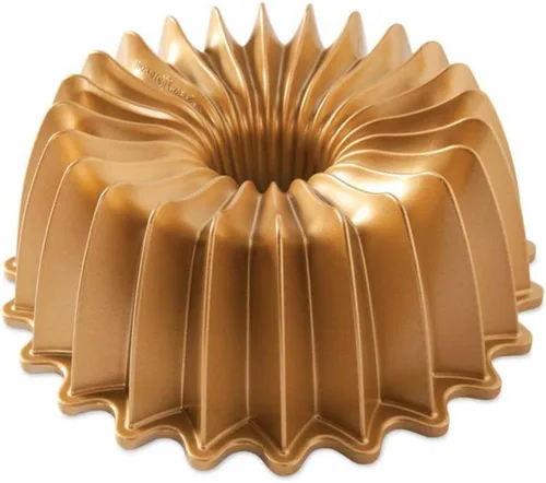 Vista 2 de Nordic Ware Brilliance Bundt Pan Gold Ultimate Bundt - Paquete de herramientas de limpieza