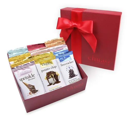 Vista 8 de Chuao Chocolatier Caja de regalo de muestra navideña, minibarras gourmet de chocolate negro y con leche, sin conservantes, para cestas de regalo