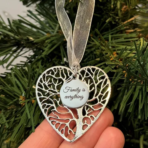 Vista 3 de Adorno familiar, adorno de corazón de árbol de la vida, Family is Everything, familia, adorno de Navidad para mamá, decoración del hogar, adorno