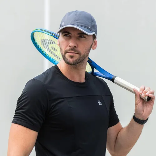 Vista 5 de SAAKA Sombrero deportivo ligero para hombre. Secado rápido, se mantiene fresco. Ideal para correr, tenis, golf y entrenamiento.