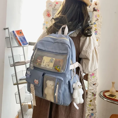 Vista 2 de Mochila Kawaii para niñas con bonitos accesorios de alfiler, colgante de felpa, mochila estética universitaria Kawaii, Azul (Blue BackPack), Classic