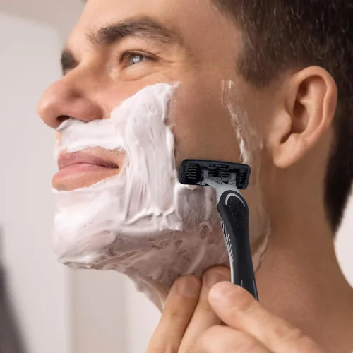 Vista 7 de BIC Flex 4 Sensitive Titanium - Maquinillas de afeitar desechables para hombre con 4 cuchillas con maquinilla de afeitar desechable BIC Flex 5, 8