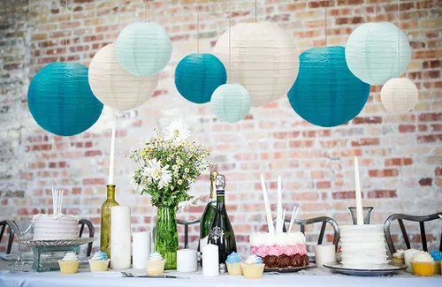 Vista 4 de UNIQOOO Juego de 18 faroles de papel azul océano para decoración de fiesta de boda, suministros de decoración de faroles japoneses colgantes, fácil