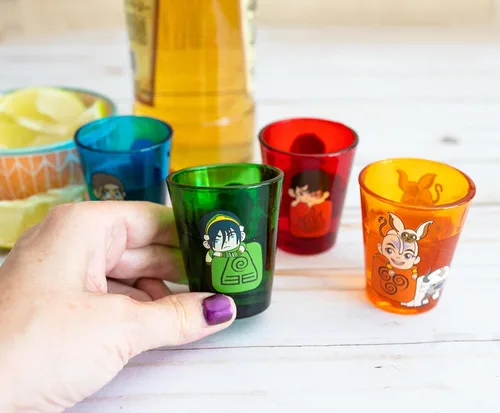 Vista 5 de Avatar: The Last Airbender Chibi Characters - Mini vasos de vidrio de 2 onzas, juego de 4 Vasos de whisky para bar en el hogar, decoración