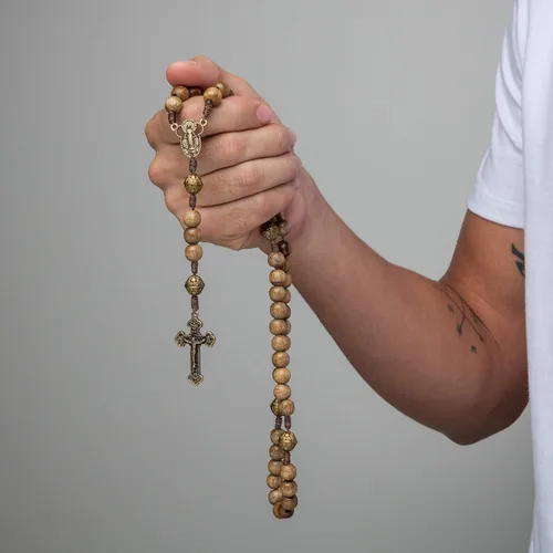 Vista 5 de Intercession™ Rosario de madera maciza hecho a mano Nuestro Padre Sagrado (Nuestra Señora - Nogal)