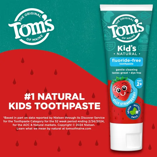Vista 2 de Tom's of Maine Pasta dental natural sin flúor para niños, a partir de 2 años, Fresa Divertida, 5.1 oz. Paquete de 3 (de vuelta en fórmula original)