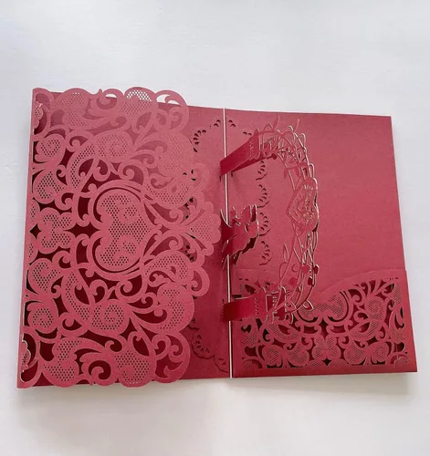 Vista 2 de 25pcs Europea Laser Cut Invitaciones de boda Tarjeta 3D Tri-Fold Novia y Novio Encaje Tarjeta de Felicitación de Boda Fiesta Favor Suministros