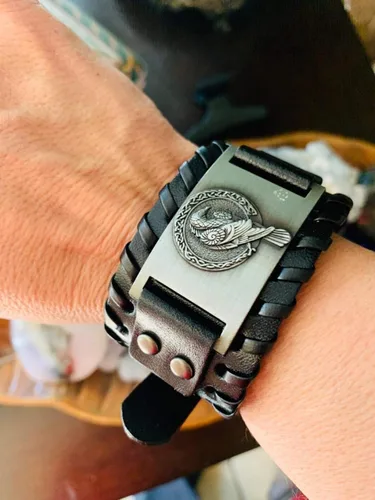 Vista 4 de GelConnie - Pulsera de piel con amuleto vikingo y talismán escandinavo celta pagano