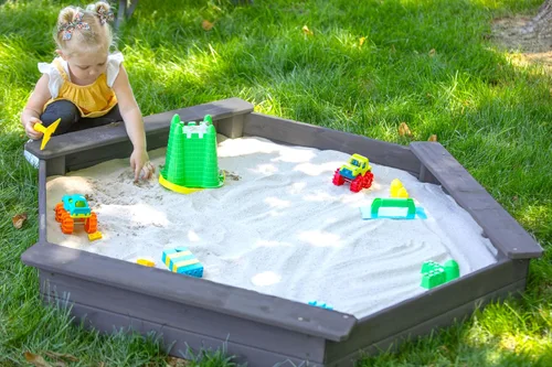 Vista 14 de Jack & June - Caja de arena hexagonal de madera de cedro, adorable, duradera y perfecta para juegos imaginativos