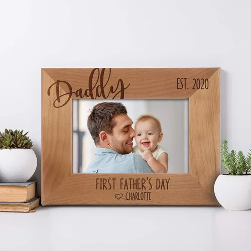 Vista 2 de Marco de fotos personalizado para el primer día del padre, papá y yo, 4 x 6 pulgadas, marcos grabados personalizados con nombre, texto y fecha