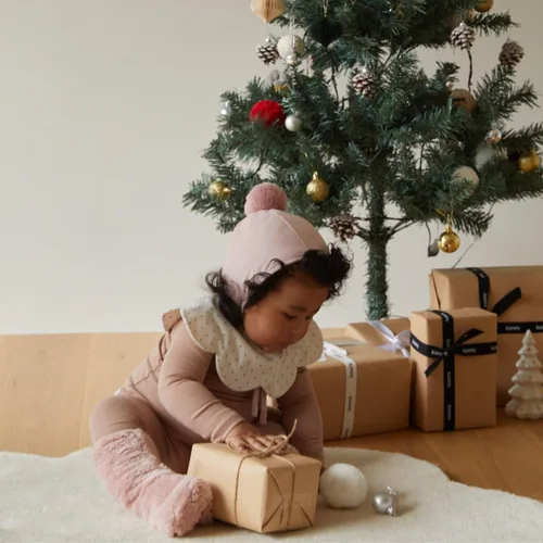 Vista 4 de Konny Botines de invierno de forro polar mullidos y acogedores para bebés (beige), regalos de Año Nuevo, calentadores de pies para bebés recién