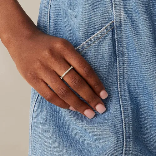 Vista 4 de PAVOI - Anillos de eternidad chapados en oro de 14 quilates, con circonia cúbica, apilable, para mujer