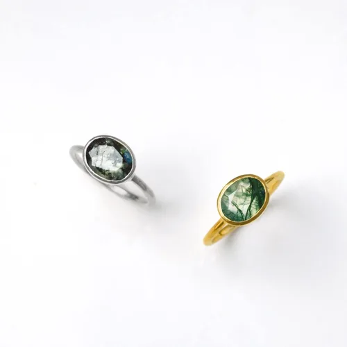 Vista 88 de Oval Birthstone Ring Bezel Set in Vermeil Gold, Sterling Silver, or Rose Gold, Stacking Birthstone Ring [rOMB]