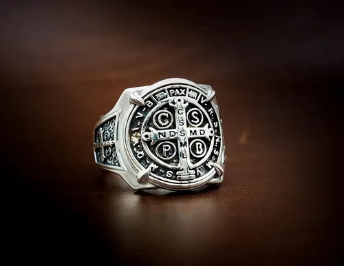 Vista 3 de Anillo de plata de ley 925 para hombre, diseño de exorcismo de San Benito, cruz, protección demonio, cazador de fantasmas