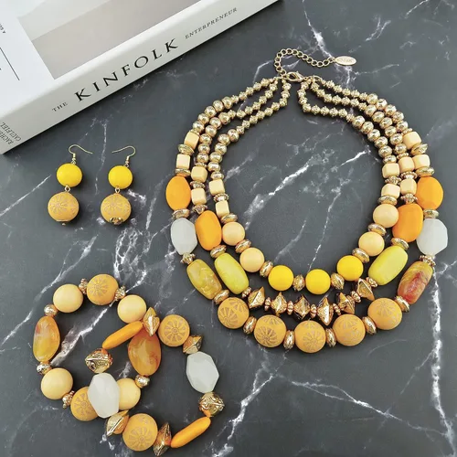 Vista 2 de Bocar Juego de Collar, Aretes y Pulsera de 3 Capas con Cuentas Gruesas, Conjunto de Joyería de Collar de Mujer de Múltiples Capas de Moda Amarillo