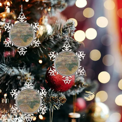 Vista 4 de Adorno de Navidad con mapa del mundo retro, Nadar en el mar, ir en viajes por carretera, adornos de metal de copo de nieve para árbol de Navidad