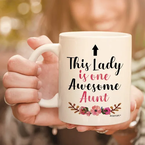 Vista 2 de Taza de café This Lady Is One Awesome Aunt – Taza de 11 oz para tía – Taza para cumpleaños, Navidad, Día de la Madre de sobrina, sobrino, familia