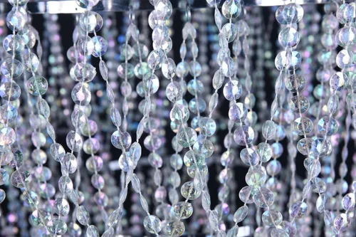 Vista 6 de Candelabro de boda grande de 4 niveles, lámpara de araña colgante de imitación de cristal iridiscente con cuentas, 24 pulgadas de ancho y 3 pies