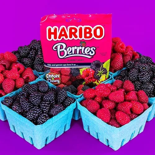 Vista 3 de Caramelos de gomitas de bayas, suaves y crujientes, bocadillos dulces masticables en forma de bayas, sabor a fruta de bayas rojas y negras