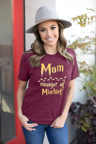 Vista 4 de Camiseta divertida para mujer con diseño de gerente de travesuras, camisa fantástica para mamá, camisa mágica de mago, para el día de la madre