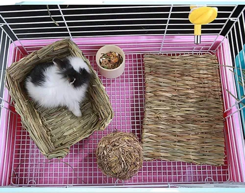 Vista 4 de Hamiledyi Alfombrilla de césped tejida para animales pequeños, 4 piezas de ropa de cama de conejito grande, juguete para masticar, juguete de cama