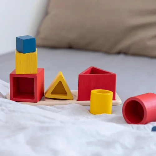 Vista 8 de PlanToys Juego de juguetes de madera para niños a partir de 3 años Montessori apilamiento y reconocimiento de formas para conciencia espacial