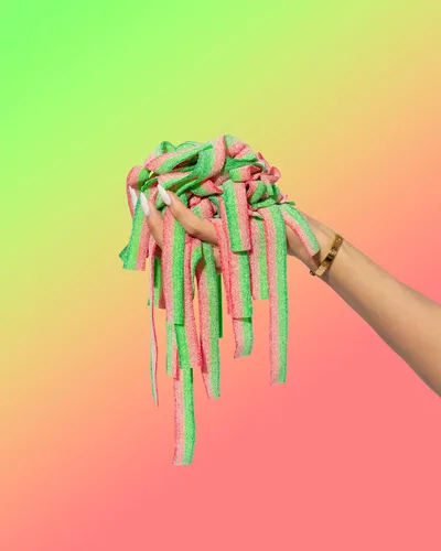 Vista 2 de Sour Strips Sour Candy Belts, Appleberry, bolsas de dulces resellables, 3.4 onzas (paquete de 3)