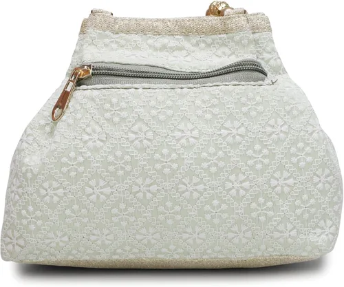 Vista 4 de Bolso Potli de seda bordado de diseño étnico indio con perlas de Batwa