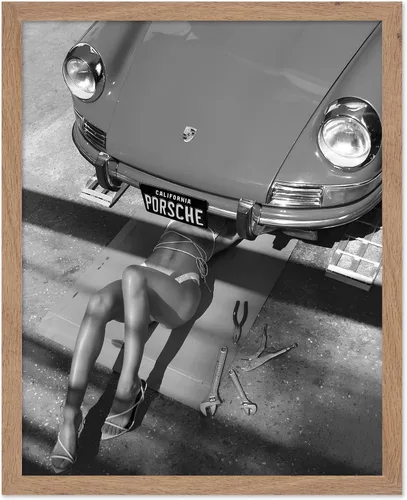 Vista 23 de Monem Art - Póster de moda – Mujer en impresión de coche clásico – Arte en blanco y negro – Arte fotográfico – Arte para entusiastas del automóvil