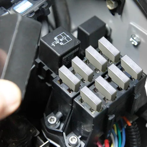 Vista 7 de GLOSO Disyuntor Maxi Blade 10A AMP, reinicio automático T1 (10A)