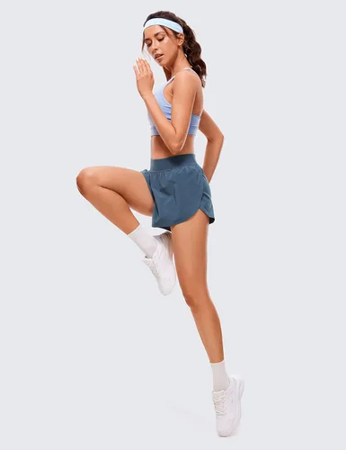 Vista 3 de CRZ YOGA Pantalones cortos de correr de cintura media para mujer, de secado rápido, ligeros, con abertura alta, pantalones cortos de entrenamiento
