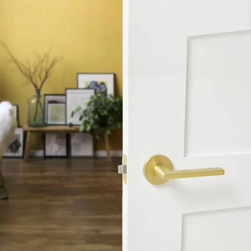 Vista 3 de Explore Hardware Palanca de puerta de paso de latón macizo champán, oro satinado para puertas de pasillo o armario