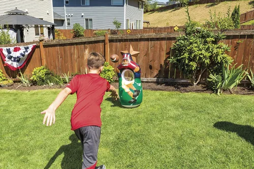 Vista 2 de Toysmith Juego inflable del lanzamiento de los deportes, fútbol y béisbol, multicolor de los deportes de las muchachas de los niños