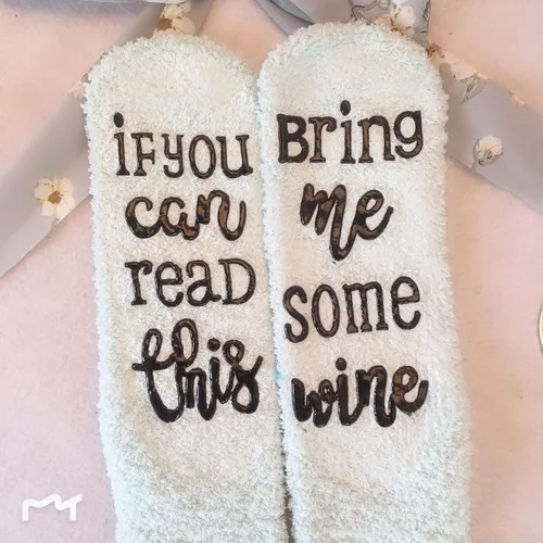 Vista 39 de CHANGGER Calcetines unisex con texto en inglés "If You Can Read This Bring Me Some Fuzzy Funny Saying Crew Socks Christmas Unisex Gift