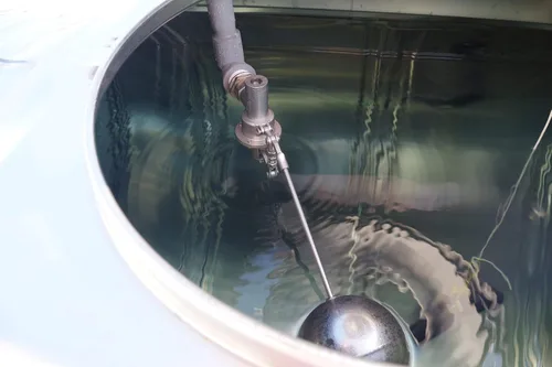 Vista 2 de Válvula de bola de flotador equilibrada de acero inoxidable 304, montaje en tanque, 100 Psi (3/4")