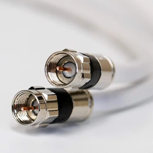 Vista 3 de Cable coaxial blanco RG6 de 200 pies UL ETL CM CATV Retardante de Fuego Satélite Audio Video Cable con sello meteorológico Conectores de latón anti