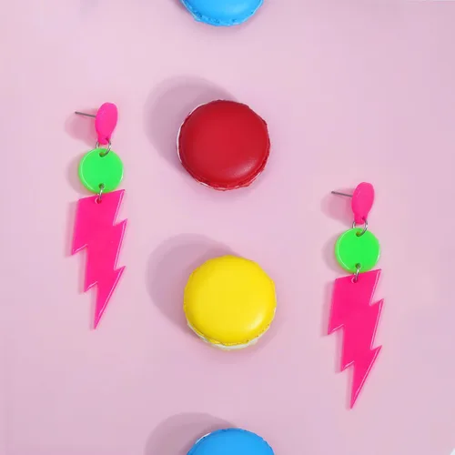Vista 7 de Aretes de neón con cinta de casete retro de los años 80 y 90 para mujer, juego de aretes de radio acrílicos para accesorios de los años 80 y 90