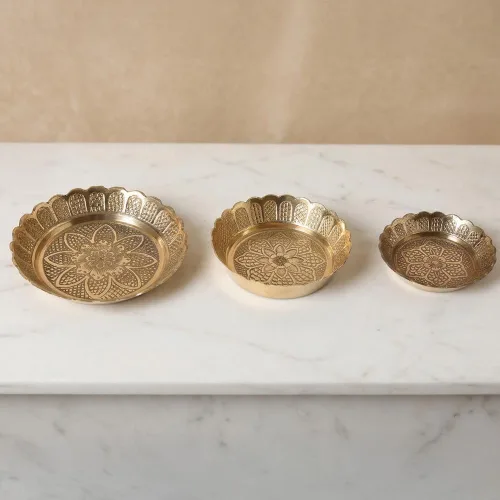 Vista 8 de Shubhkart Juego de platos Nakshi de latón macizo de alta calidad (3 tamaños: L/M/S) – Platos decorativos de Puja hechos a mano para Aarti, templo