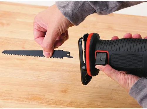 Vista 4 de BLACK+DECKER Sierra recíproca máxima de 20 V con batería de litio y cargador (BDCR20B y LBXR20CK)