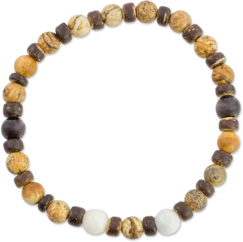 Vista 2 de NOVICA Pulsera elástica hecha a mano con cuentas de jade de jaspe de concha de coco de Guatemala piedra natal verde 6.5 pulgadas de círculo