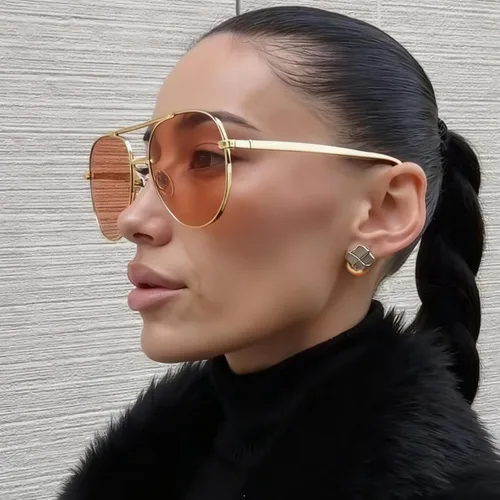 Vista 3 de willochra Lentes de sol piloto retro dorados para mujeres y hombres, aretes de metal de gran tamaño de los años 90, lentes de sol champán