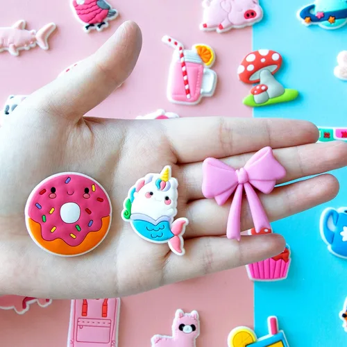Vista 4 de Cute Kawaii Shoe Charms 30100 PCS Teens Girls Boys Kids Decoration Party Gifts Accessories Charms