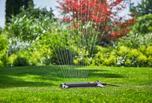 Vista 2 de GARDENA (18712-80) Aquazoom - Aspersor oscilante totalmente ajustable, para riego flexible, a prueba de fugas y preciso, compatible con cualquier