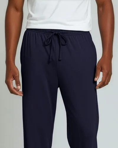Vista 3 de Real Essentials Paquete de 3 pantalones de pijama para hombre, pantalones suaves de pijama, ropa de descanso, pijamas con bolsillos elásticos